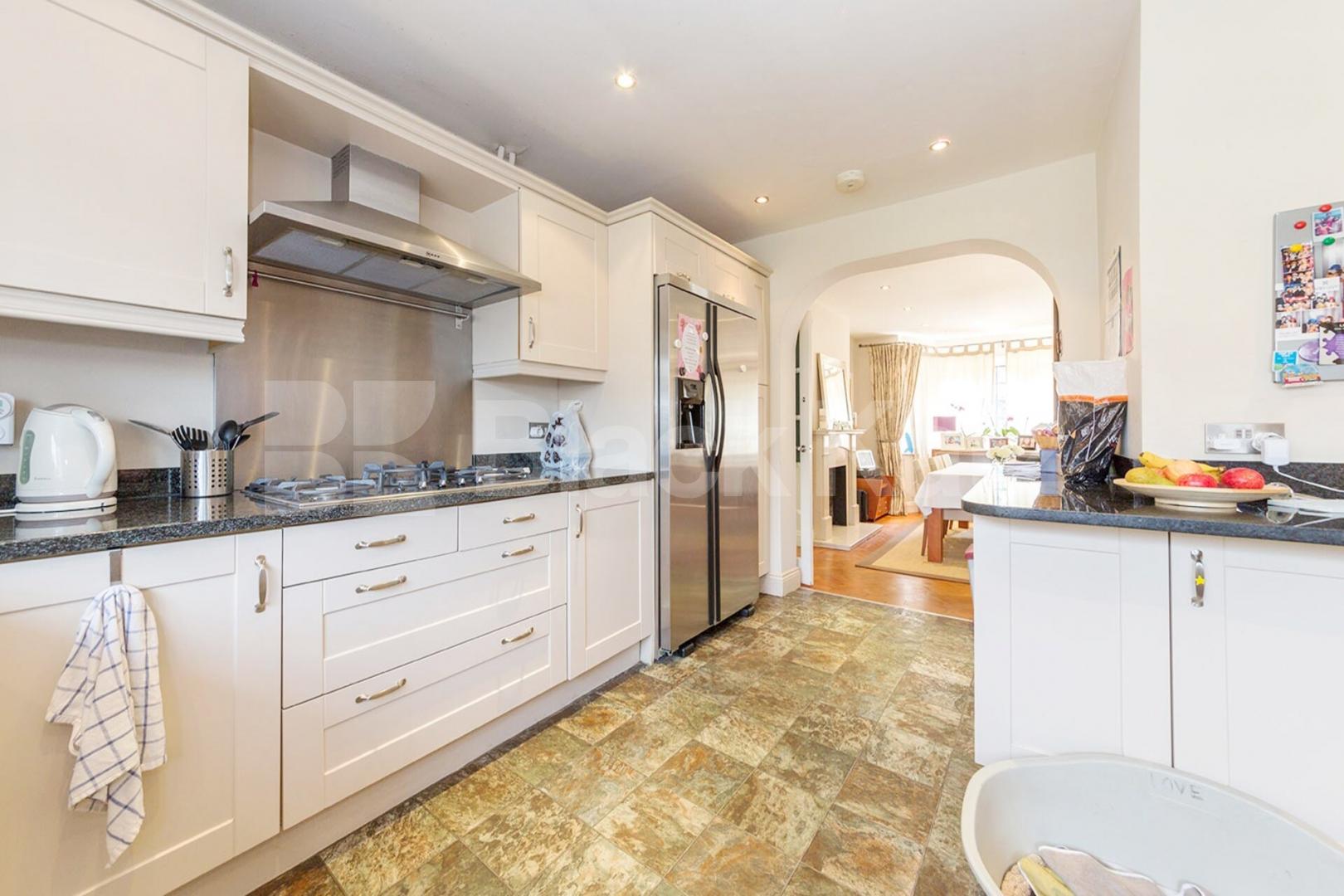 A Beautiful double receptioned 4 bedroom house in the hampstead suburbs Brim Hill, Hampstead Garden Suburb 